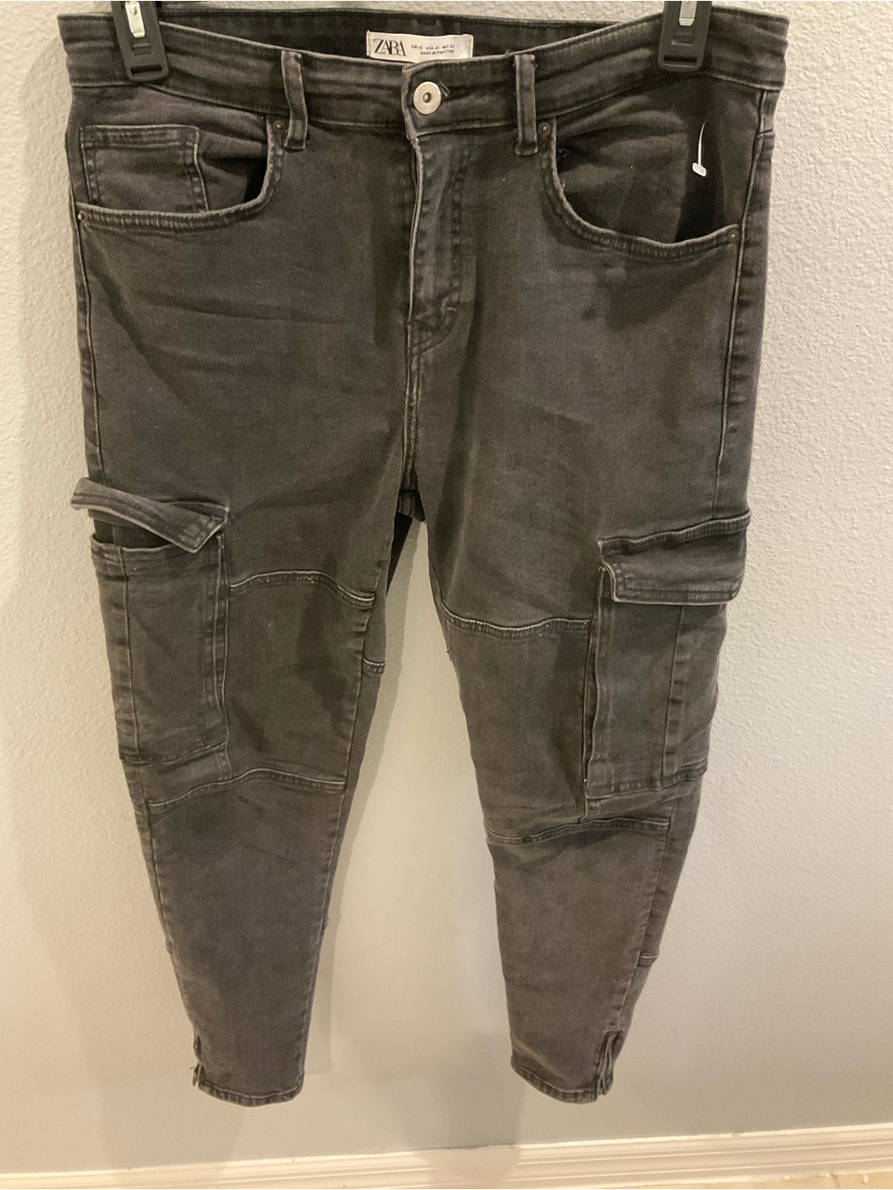 Zara Men's Slim Cargo Jeans in Charcoal Gray